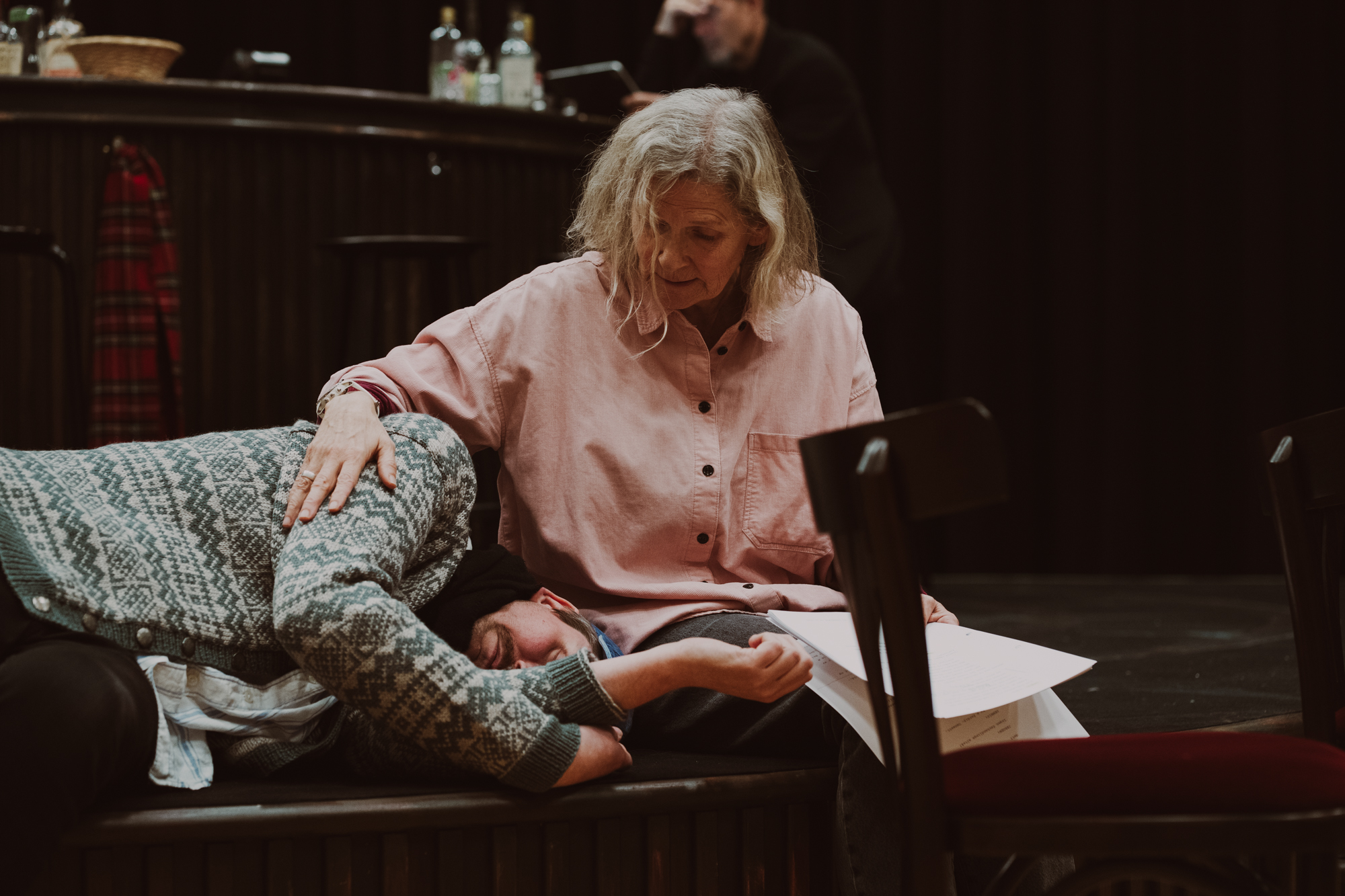 Alexander med hodet i fanget til Guri