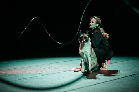 Liv Hanne Haugen med hunden Hera. ©David Gallard