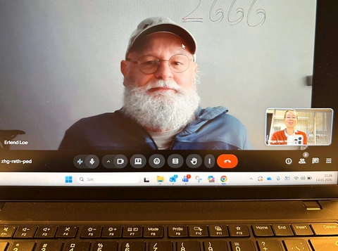 Erlend Loe på videolenke på PC-skjerm