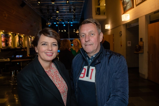 Anne Marit Bjørnflaten og Gunnar Wilhelmsen var blant de første som fikk se &quot;Sykle i snøstorm&quot;. Og den falt i smak.
