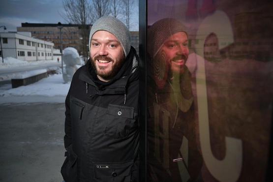 Jonas Delerud spiller pappaen til Pinocchio.
