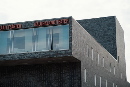 Bildet viser forsiden av Hålogaland Teater