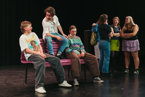 Bilde fra DUS 2023 på Hålogaland Teater og teatergruppa «Borte Vækk» som deltok med stykket «Ord mot ord».