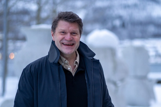 Morten Kjerstad utenfor teatret