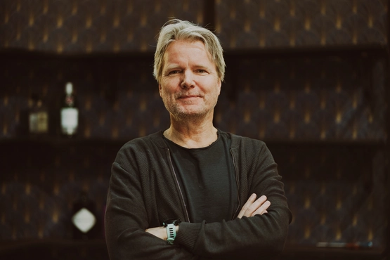 Yngve Sundvor foran bar